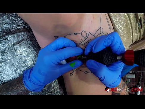 ❤️ Sully Savage mai tsananin jarfa ta yi tattoo a kan kwarin ta ❌ Batsa ❌